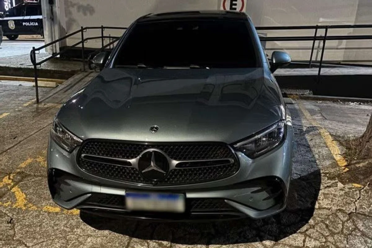 Carro de luxo de Deolane Bezerra é apreendido durante operação