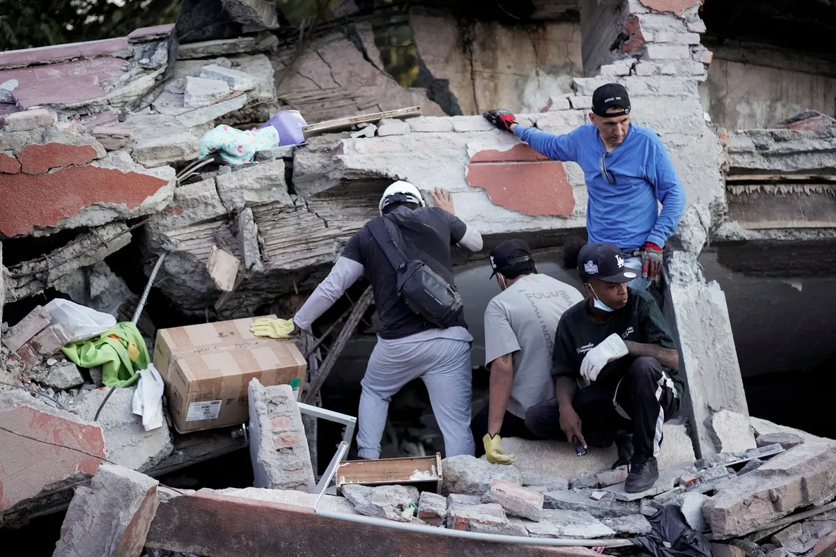 Colômbia entra no 2º dia de buscas após terremoto de magnitude 7,4 que matou 240 pessoas