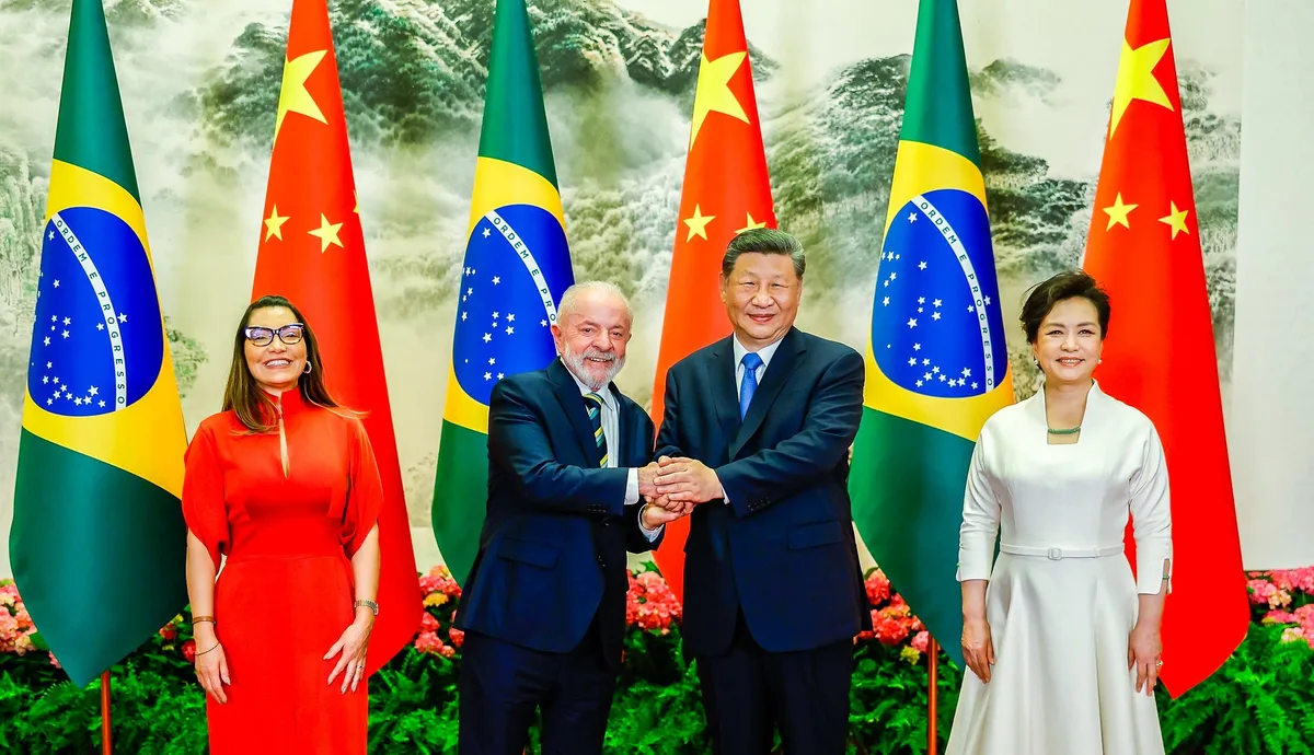 Após Brasil acionar OMC, China pede para participar de consultas sobre tarifaço dos EUA